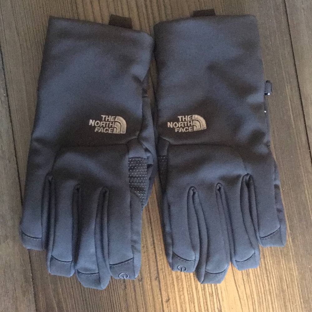 Black North Face winter gloves